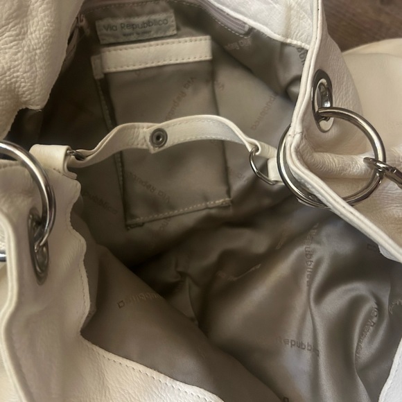 Via Repubblica NWOT large white bag! Larger stitch made in Italy and a nice bag - Picture 16 of 16